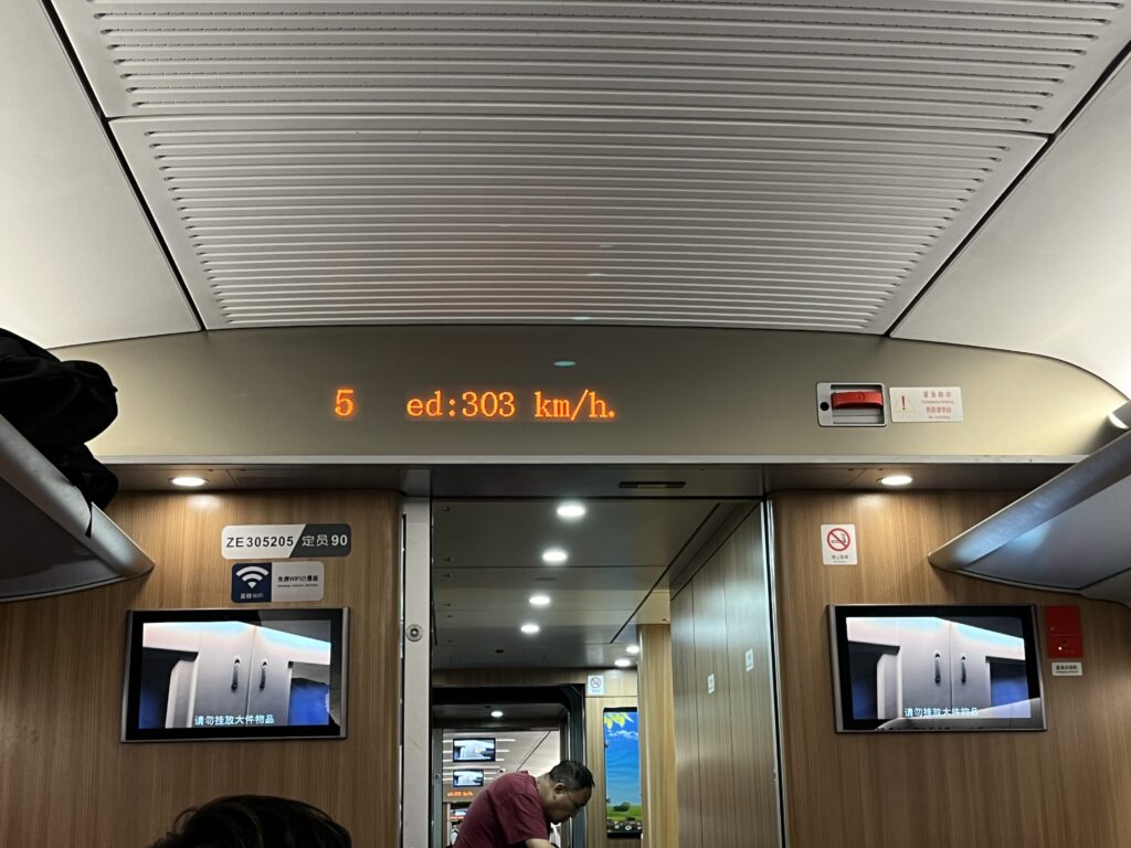 303 km/h schnell ...