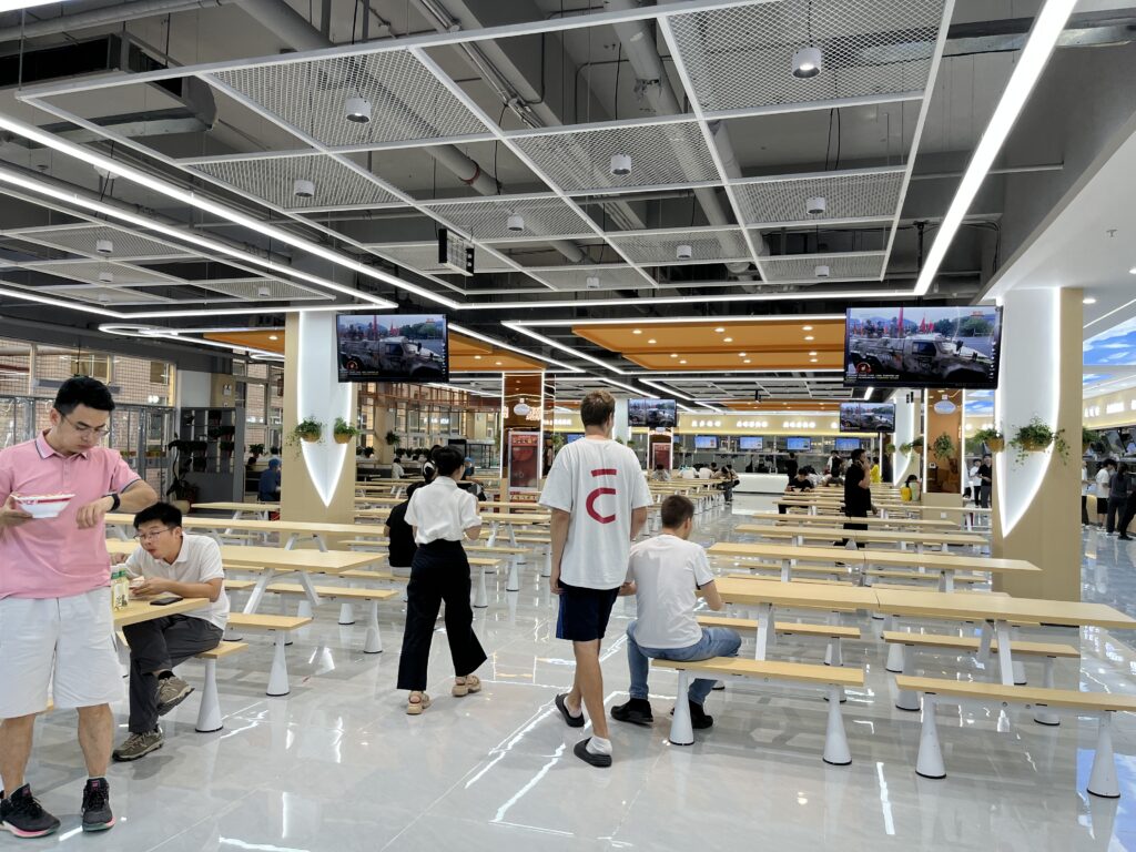 Moderne Mensa auf dem Campus des Xingtai Polytechnic College in China