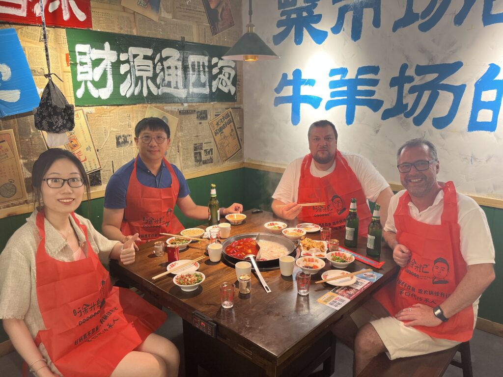 HotPot essen in China - hier in einer geselligen Version