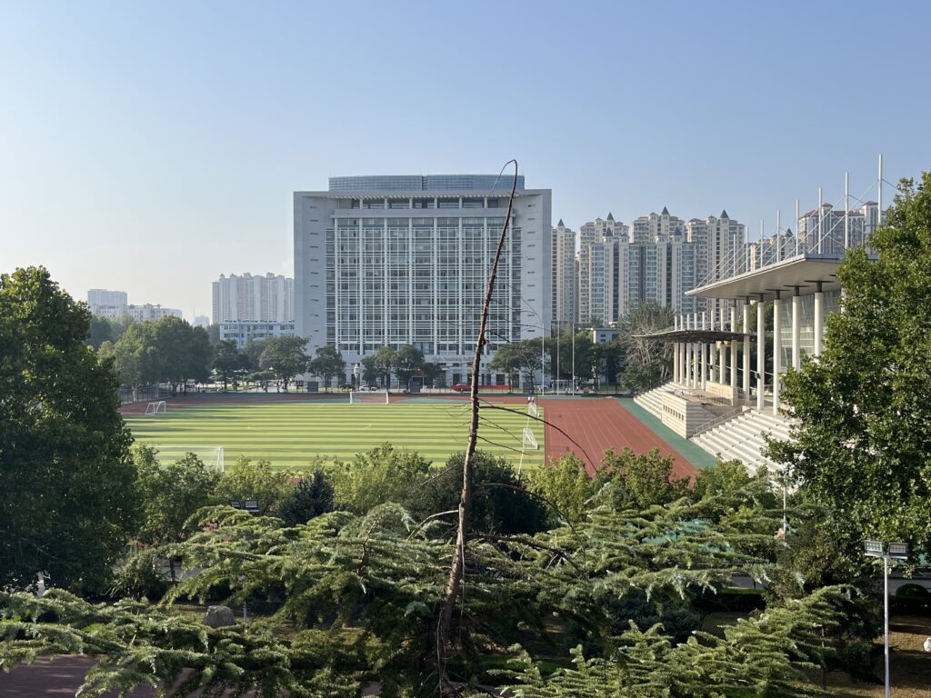 Blick auf das Verwaltungsgebäude des College