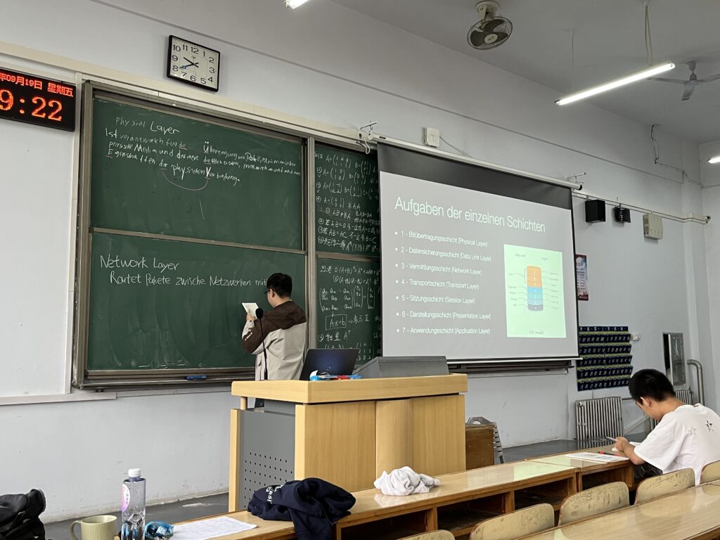 Unterricht am Xingtai Polytechnic College in China