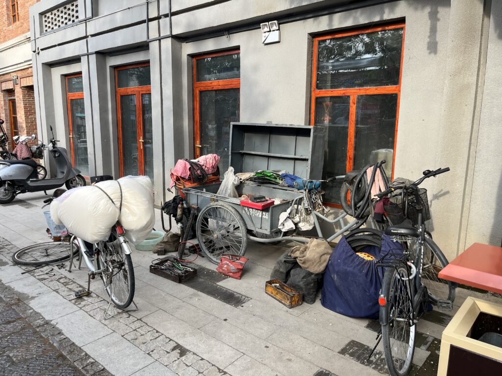 Mobile Fahrradwerkstatt in der Passage von Xingtai