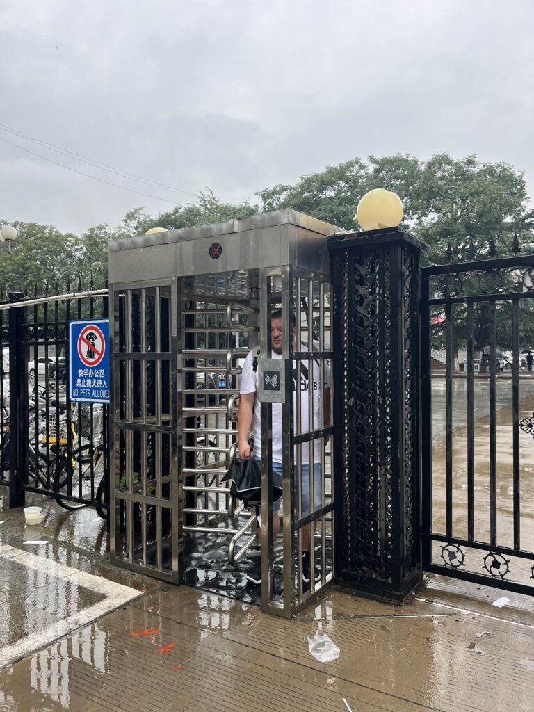 Zugang zum Gelände des Xingtai Polytechnic College in China