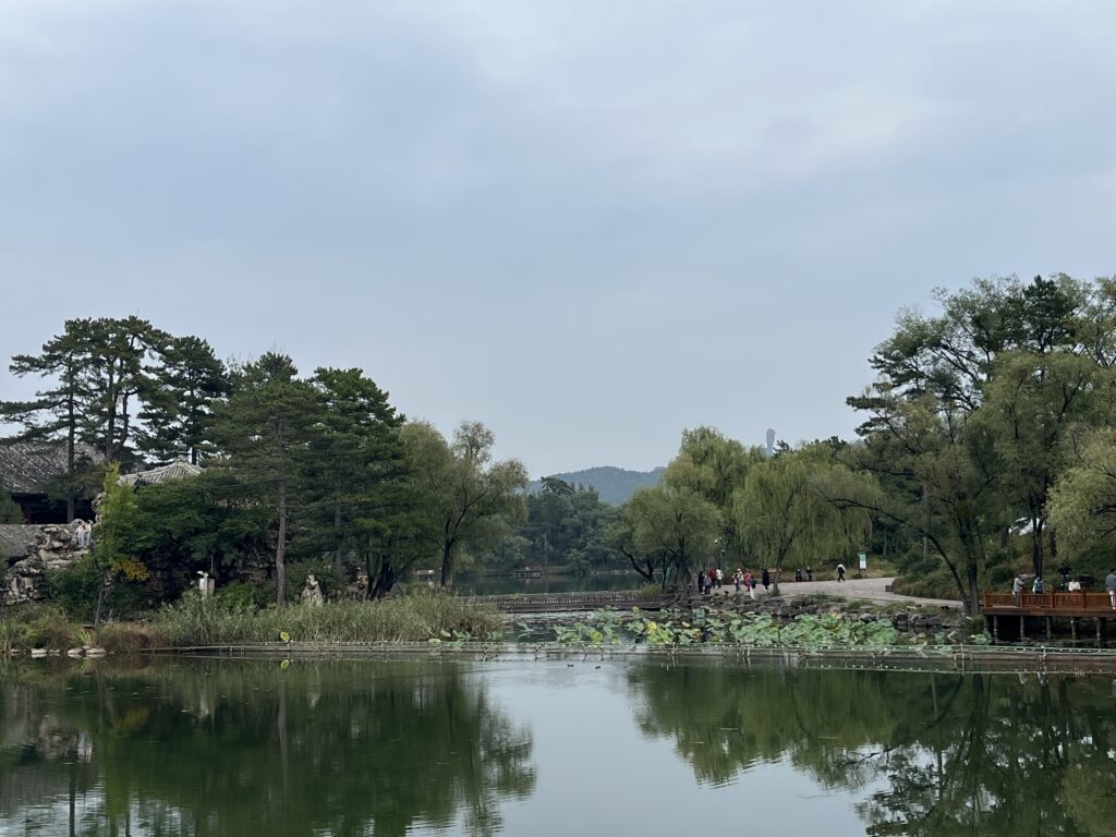 Sommerpalast (Chengde) mit Chengde - Sledgehammer Peak National Forest ...