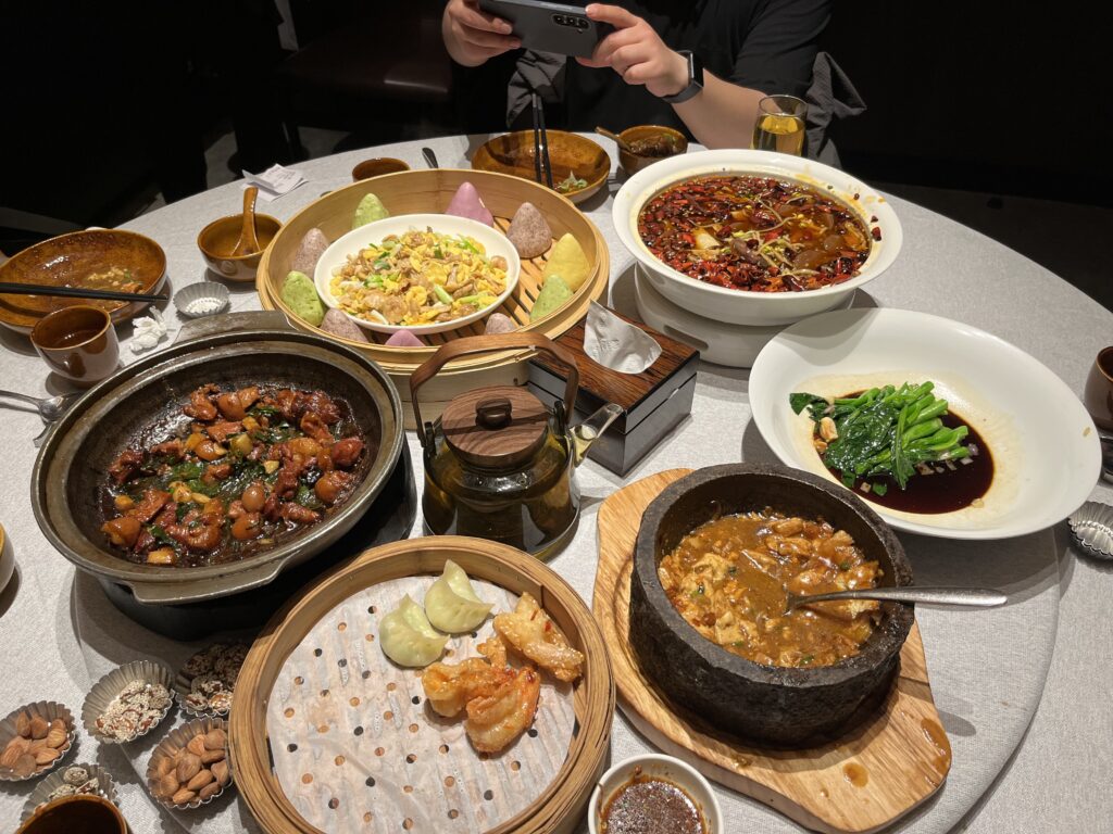 Abschiedsessen in Chengde - wie immer eine interessante Erfahrung