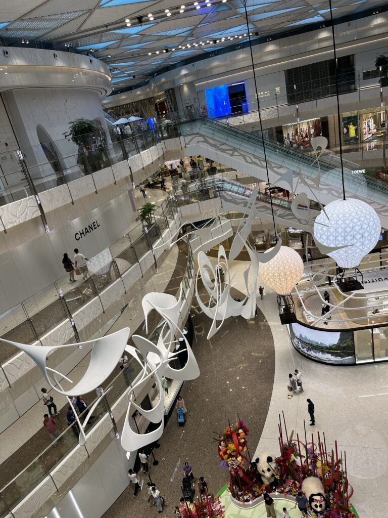 EinkaufsCenter IFC Mall in Shanghai 2025